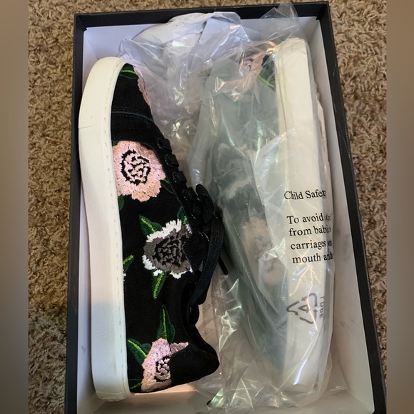 Rebecca Minkoff Shoes - 🌴 New REBECCA MINKOFF Bleecker Floral Embroidery SNEAKERS 7.5 Black Suede NWT